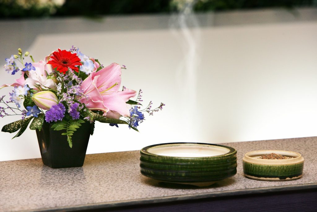 家族葬5人の費用は100万円前後？内訳から安く抑える方法まで徹底解説