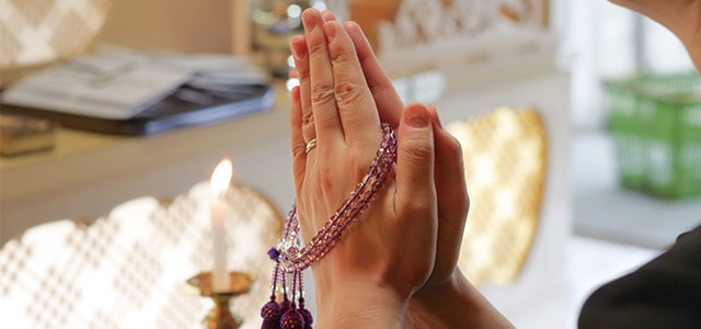 家族葬で後日の弔問は迷惑？遺族に負担をかけない時期とアポイント方法