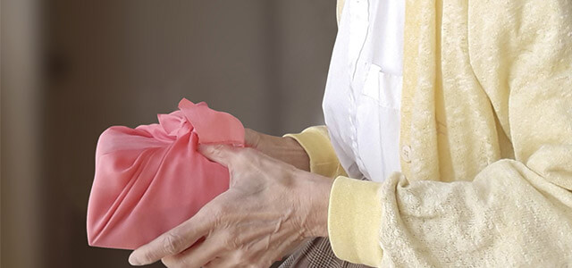 家族葬の近所挨拶に手土産は必要？お礼とのしのマナー