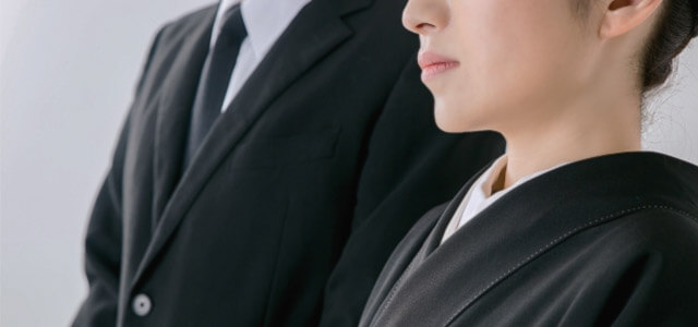 【葬儀前】参列をお願いする親族・親しい人への案内文と例文