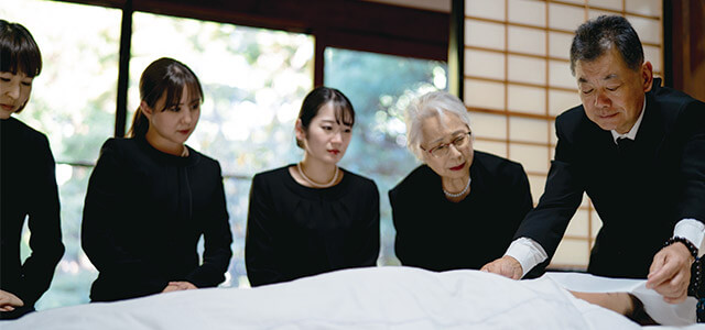 家族葬と一日葬、どちらを選ぶべき？判断基準