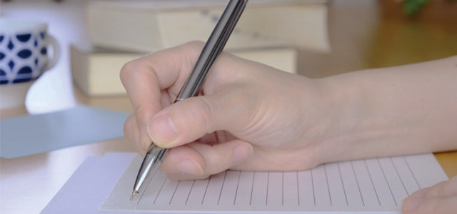 【家族葬の案内文】そのまま使える例文集｜葬儀前・後と相手別のマナー