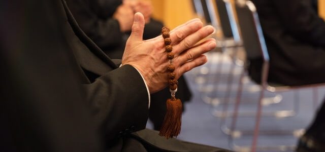 家族葬 費用で20人の相場は?