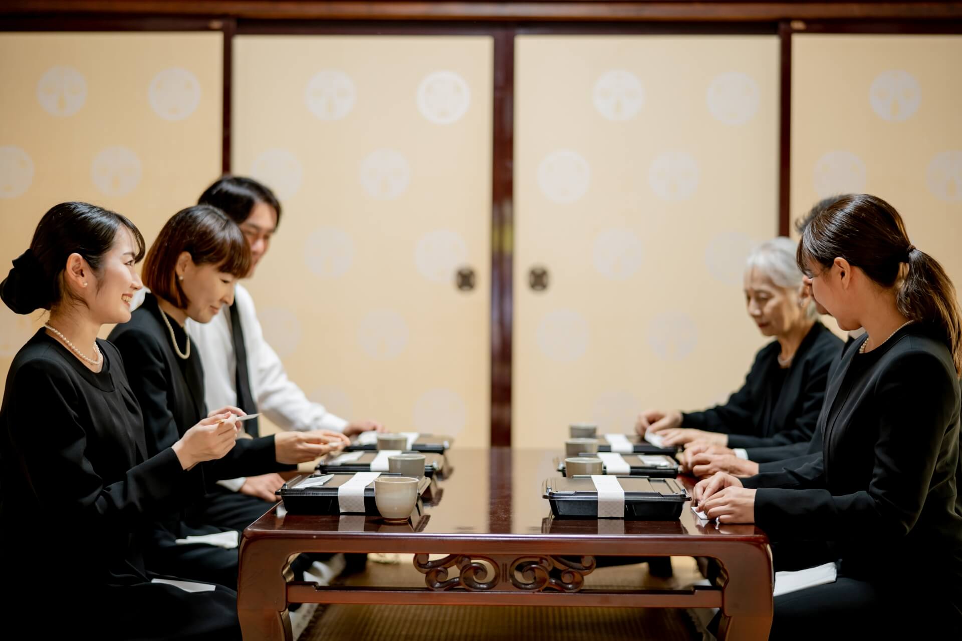 家族葬の費用を安くする7つの方法｜相場より10万円節約するコツ