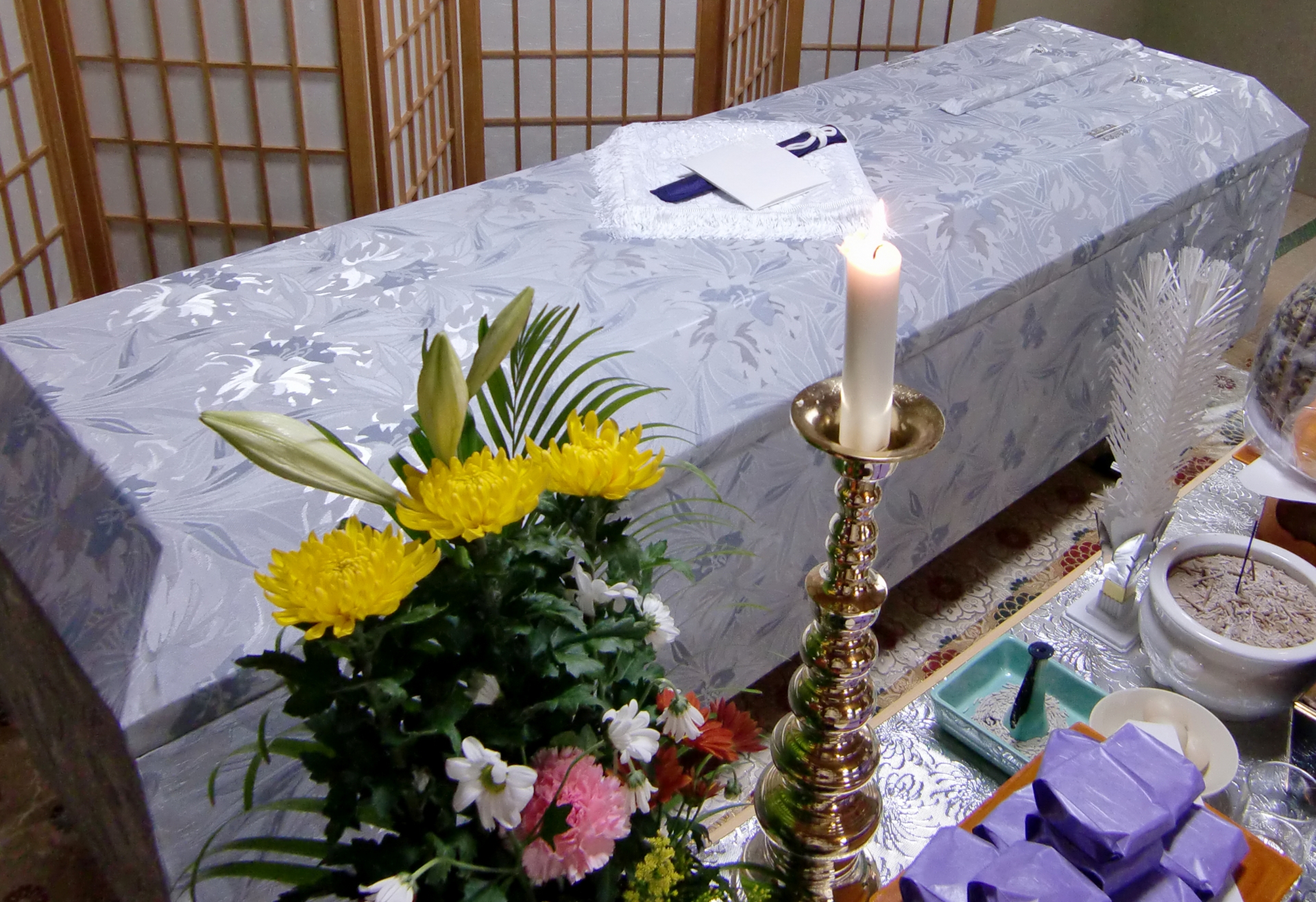 家族葬を自宅で行う費用の相場は？内訳と節約の5つのポイント