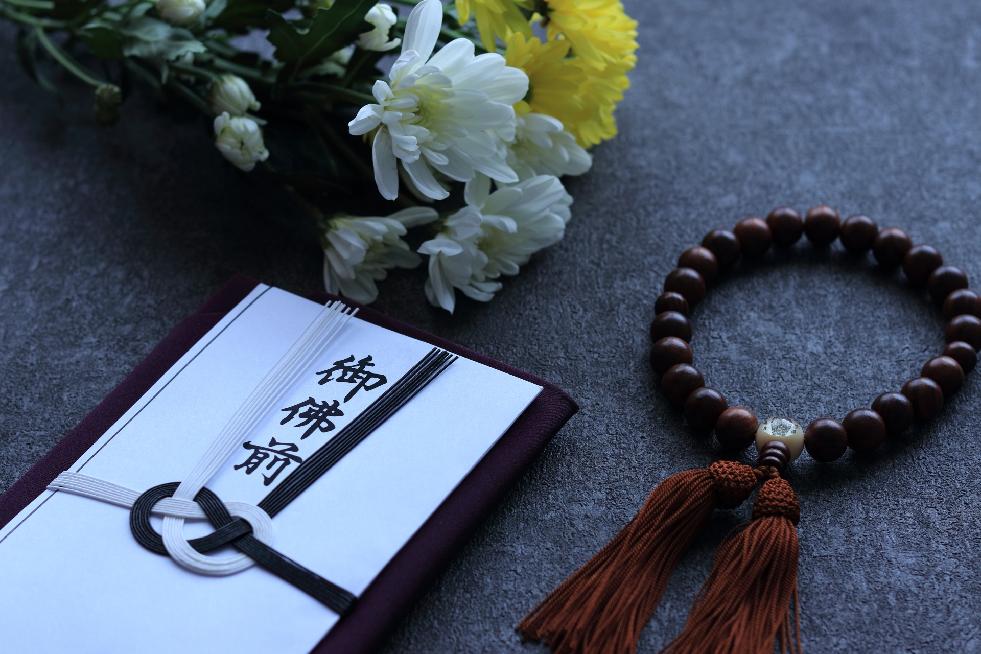 家族葬のお葬式代の相場はいくら？費用の内訳と節約術を解説