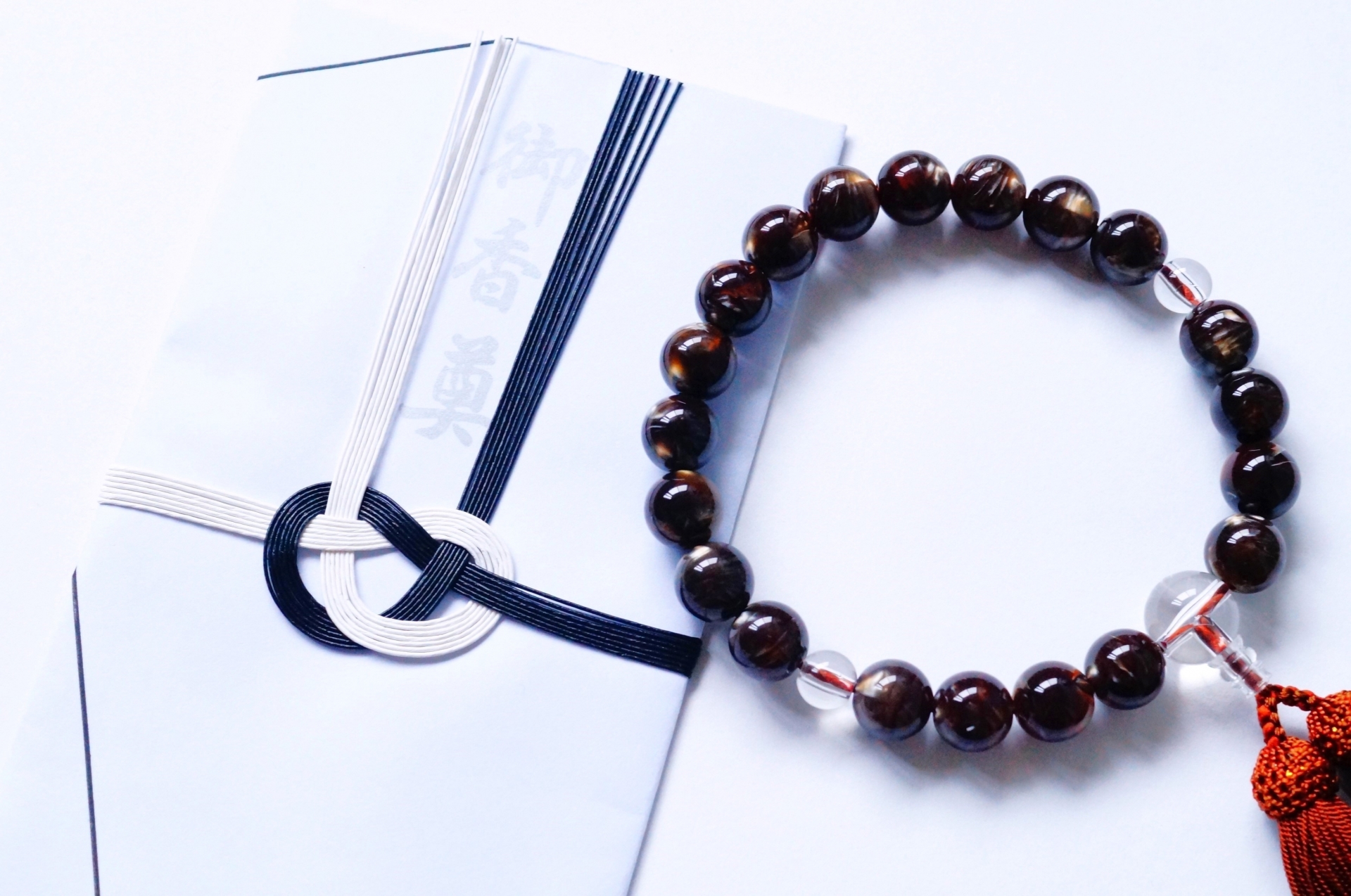 お葬式の家族葬にかかる値段の全内訳！費用を賢く抑える方法